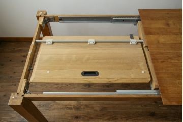 中古　ベルギー　ETHNICRAFT(エスニクラフト)　モダンシャープデザイン　チーク無垢材　伸縮式　温もりのある風合いがナチュラルインテリアにおすすめのダイニングテーブル(エクステンションテーブル、4人掛け、6人掛け)(定価約46万円)(R-083166)