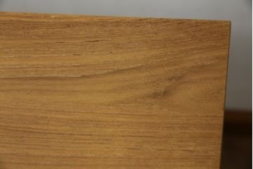 中古　ベルギー　ETHNICRAFT(エスニクラフト)　モダンシャープデザイン　チーク無垢材　伸縮式　温もりのある風合いがナチュラルインテリアにおすすめのダイニングテーブル(エクステンションテーブル、4人掛け、6人掛け)(定価約46万円)(R-083166)