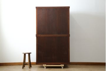 中古　美品　三越百貨店　三方栗材　上質な和の空間を演出する格子引き戸の二段重ね水屋箪笥(食器棚、茶箪笥、キャビネット、収納棚、戸棚、重ねタンス、店舗什器、バラ売り可能)(R-083167)