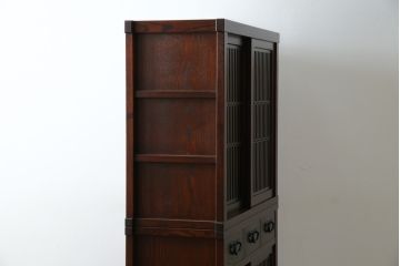 中古　美品　三越百貨店　三方栗材　上質な和の空間を演出する格子引き戸の二段重ね水屋箪笥(食器棚、茶箪笥、キャビネット、収納棚、戸棚、重ねタンス、店舗什器、バラ売り可能)(R-083167)