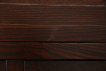 中古　美品　三越百貨店　三方栗材　上質な和の空間を演出する格子引き戸の二段重ね水屋箪笥(食器棚、茶箪笥、キャビネット、収納棚、戸棚、重ねタンス、店舗什器、バラ売り可能)(R-083167)