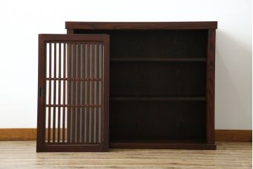 中古　美品　三越百貨店　三方栗材　上質な和の空間を演出する格子引き戸の水屋箪笥サイドボード(サイドキャビネット、収納棚、戸棚)(R-083168)