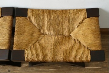 中古　美品　松本民芸家具　ラッシ座面(い草)　和モダンな空間づくりにぴったりな#222鞍型スツール2脚セット　(R-083170)