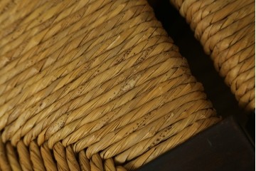 中古　美品　松本民芸家具　ラッシ座面(い草)　和モダンな空間づくりにぴったりな#222鞍型スツール2脚セット　(R-083170)