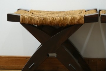 中古　美品　松本民芸家具　ラッシ座面(い草)　和モダンな空間づくりにぴったりな#222鞍型スツール2脚セット　(R-083170)