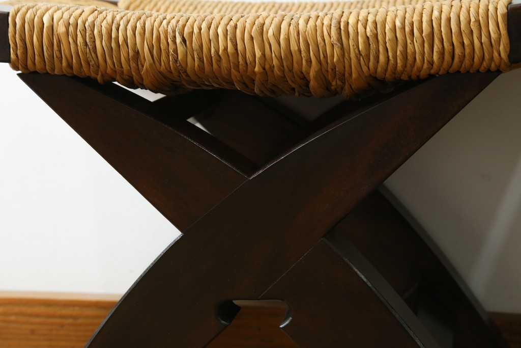中古　美品　松本民芸家具　ラッシ座面(い草)　和モダンな空間づくりにぴったりな#222鞍型スツール2脚セット　(R-083170)