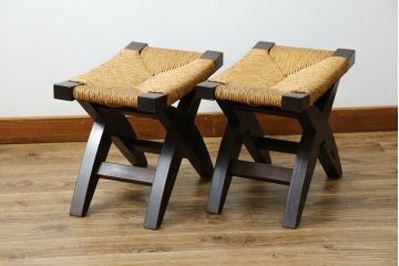 中古　美品　松本民芸家具　ラッシ座面(い草)　和モダンな空間づくりにぴったりな#222鞍型スツール2脚セット(椅子、チェア、イス、バラ売り可能)(R-083170)