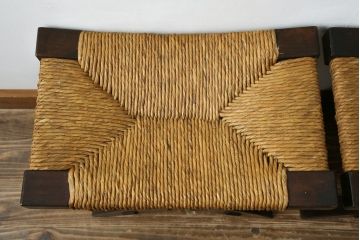 中古　美品　松本民芸家具　ラッシ座面(い草)　和モダンな空間づくりにぴったりな#222鞍型スツール2脚セット(椅子、チェア、イス、バラ売り可能)(R-083170)