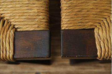 中古　美品　松本民芸家具　ラッシ座面(い草)　和モダンな空間づくりにぴったりな#222鞍型スツール2脚セット(椅子、チェア、イス、バラ売り可能)(R-083170)
