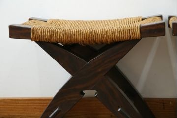 中古　美品　松本民芸家具　ラッシ座面(い草)　和モダンな空間づくりにぴったりな#222鞍型スツール2脚セット(椅子、チェア、イス、バラ売り可能)(R-083170)