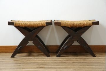 中古　美品　松本民芸家具　ラッシ座面(い草)　和モダンな空間づくりにぴったりな#222鞍型スツール2脚セット(椅子、チェア、イス、バラ売り可能)(R-083170)