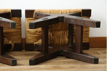 中古　美品　松本民芸家具　ラッシ座面(い草)　和モダンな空間づくりにぴったりな#222鞍型スツール2脚セット(椅子、チェア、イス、バラ売り可能)(R-083170)