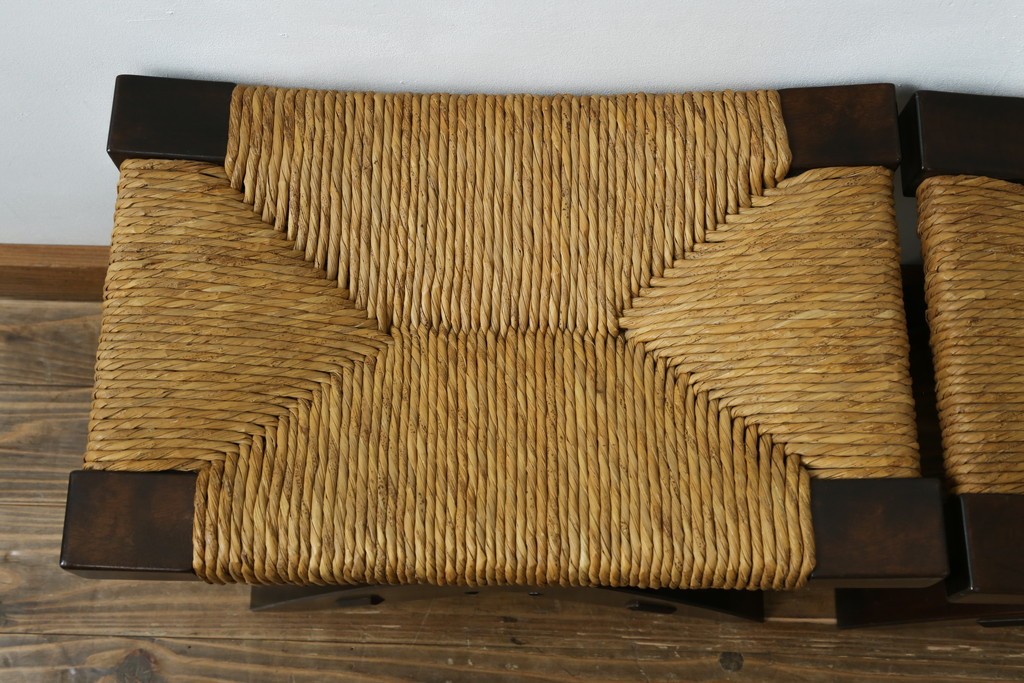 中古　美品　松本民芸家具　ラッシ座面(い草)　和モダンな空間づくりにぴったりな#222鞍型スツール2脚セット　(R-083171)