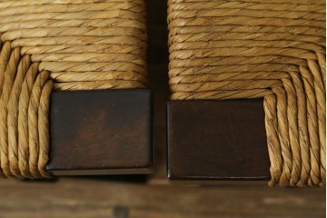 中古　美品　松本民芸家具　ラッシ座面(い草)　和モダンな空間づくりにぴったりな#222鞍型スツール2脚セット　(R-083171)