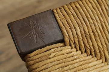 中古　美品　松本民芸家具　ラッシ座面(い草)　和モダンな空間づくりにぴったりな#222鞍型スツール2脚セット　(R-083171)