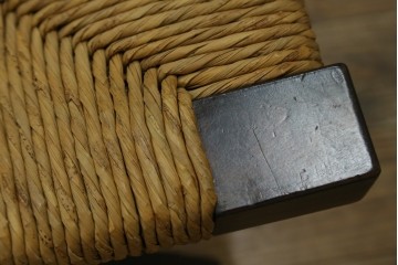 中古　美品　松本民芸家具　ラッシ座面(い草)　和モダンな空間づくりにぴったりな#222鞍型スツール2脚セット　(R-083171)