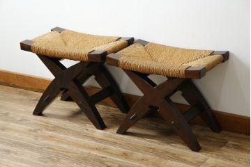 中古　美品　松本民芸家具　ラッシ座面(い草)　和モダンな空間づくりにぴったりな#222鞍型スツール2脚セット(椅子、チェア、イス、バラ売り可能)(R-083171)