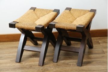 中古　美品　松本民芸家具　ラッシ座面(い草)　和モダンな空間づくりにぴったりな#222鞍型スツール2脚セット(椅子、チェア、イス、バラ売り可能)(R-083171)
