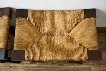 中古　美品　松本民芸家具　ラッシ座面(い草)　和モダンな空間づくりにぴったりな#222鞍型スツール2脚セット(椅子、チェア、イス、バラ売り可能)(R-083171)
