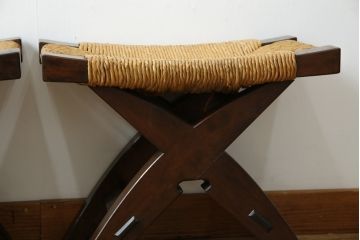 中古　美品　松本民芸家具　ラッシ座面(い草)　和モダンな空間づくりにぴったりな#222鞍型スツール2脚セット(椅子、チェア、イス、バラ売り可能)(R-083171)