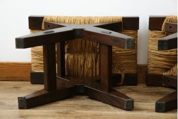 中古　美品　松本民芸家具　ラッシ座面(い草)　和モダンな空間づくりにぴったりな#222鞍型スツール2脚セット(椅子、チェア、イス、バラ売り可能)(R-083171)