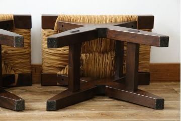 中古　美品　松本民芸家具　ラッシ座面(い草)　和モダンな空間づくりにぴったりな#222鞍型スツール2脚セット(椅子、チェア、イス、バラ売り可能)(R-083171)