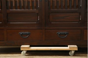 中古　民芸家具　栗材　和の趣溢れる水屋箪笥サイドボード(食器棚、収納棚、戸棚、カップボード、サイドキャビネット)(R-083172)