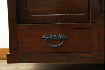 中古　民芸家具　栗材　和の趣溢れる水屋箪笥サイドボード(食器棚、収納棚、戸棚、カップボード、サイドキャビネット)(R-083172)
