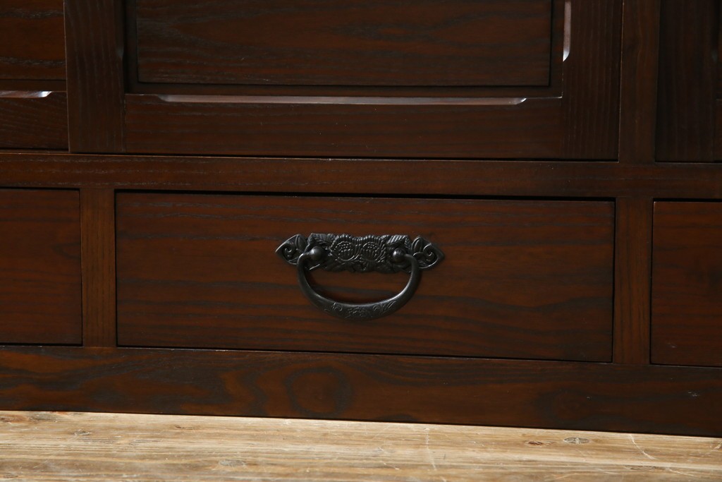 中古　民芸家具　栗材　和の趣溢れる水屋箪笥サイドボード　(R-083172)