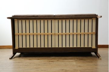 中古　超美品　ウォールナット材　革製(レザー)　木製フレームが美しい!!カフェ風インテリアにもぴったりな2.5人掛けソファ(2P、2.5P、3P、2人掛け、3人掛け)(定価約16万円)(R-083173)