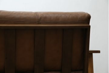 中古　超美品　ウォールナット材　革製(レザー)　木製フレームが美しい!!カフェ風インテリアにもぴったりな2.5人掛けソファ(2P、2.5P、3P、2人掛け、3人掛け)(定価約16万円)(R-083173)