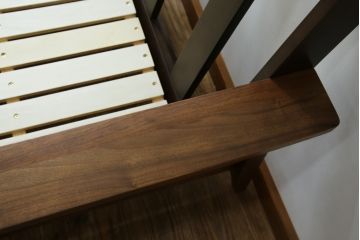 中古　超美品　ウォールナット材　革製(レザー)　木製フレームが美しい!!カフェ風インテリアにもぴったりな2.5人掛けソファ(2P、2.5P、3P、2人掛け、3人掛け)(定価約16万円)(R-083173)