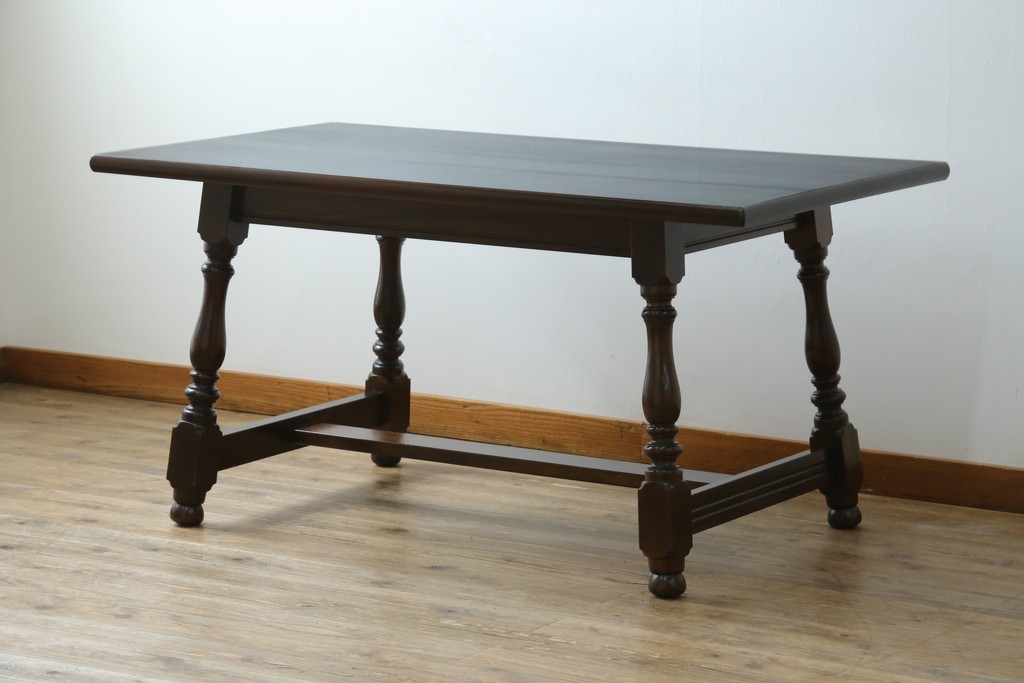 中古　松本民芸家具　F型食卓　クラシカルな脚のデザインが目を引くダイニングテーブル　定価約30万円　(R-083174)