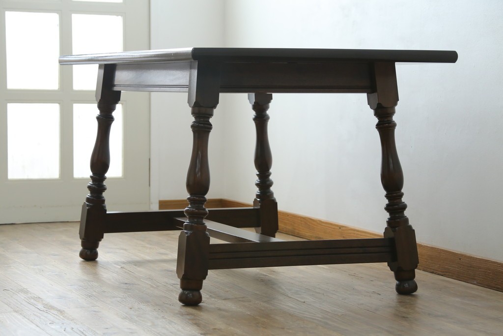 中古　松本民芸家具　F型食卓　クラシカルな脚のデザインが目を引くダイニングテーブル　定価約30万円　(R-083174)