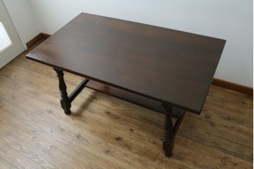 中古　松本民芸家具　F型食卓　クラシカルな脚のデザインが目を引くダイニングテーブル　定価約30万円　(R-083174)