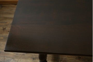 中古　松本民芸家具　F型食卓　クラシカルな脚のデザインが目を引くダイニングテーブル　定価約30万円　(R-083174)