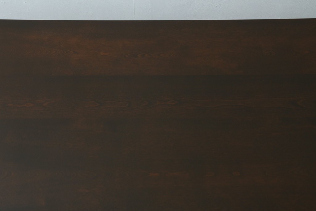 中古　松本民芸家具　F型食卓　クラシカルな脚のデザインが目を引くダイニングテーブル　定価約30万円　(R-083174)