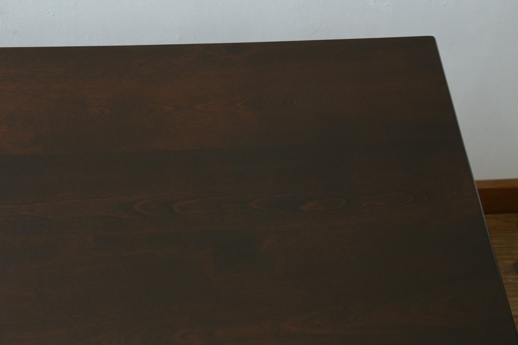 中古　松本民芸家具　F型食卓　クラシカルな脚のデザインが目を引くダイニングテーブル　定価約30万円　(R-083174)