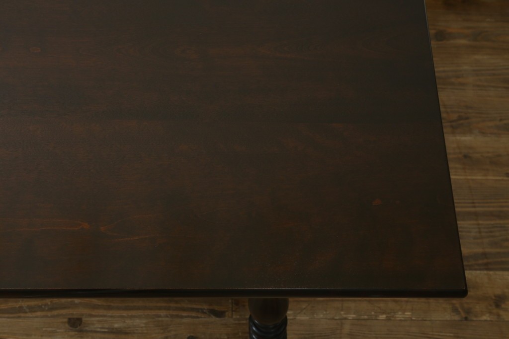 中古　松本民芸家具　F型食卓　クラシカルな脚のデザインが目を引くダイニングテーブル　定価約30万円　(R-083174)