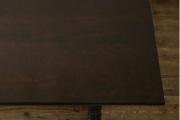 中古　松本民芸家具　F型食卓　クラシカルな脚のデザインが目を引くダイニングテーブル　定価約30万円　(R-083174)