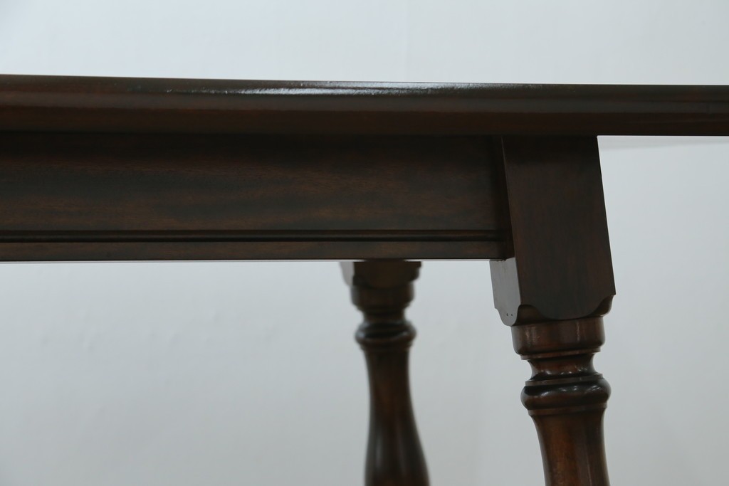 中古　松本民芸家具　F型食卓　クラシカルな脚のデザインが目を引くダイニングテーブル　定価約30万円　(R-083174)