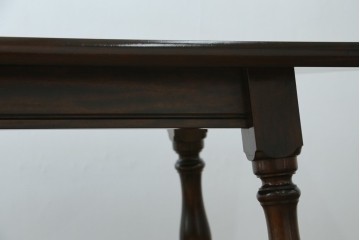 中古　松本民芸家具　F型食卓　クラシカルな脚のデザインが目を引くダイニングテーブル　定価約30万円　(R-083174)