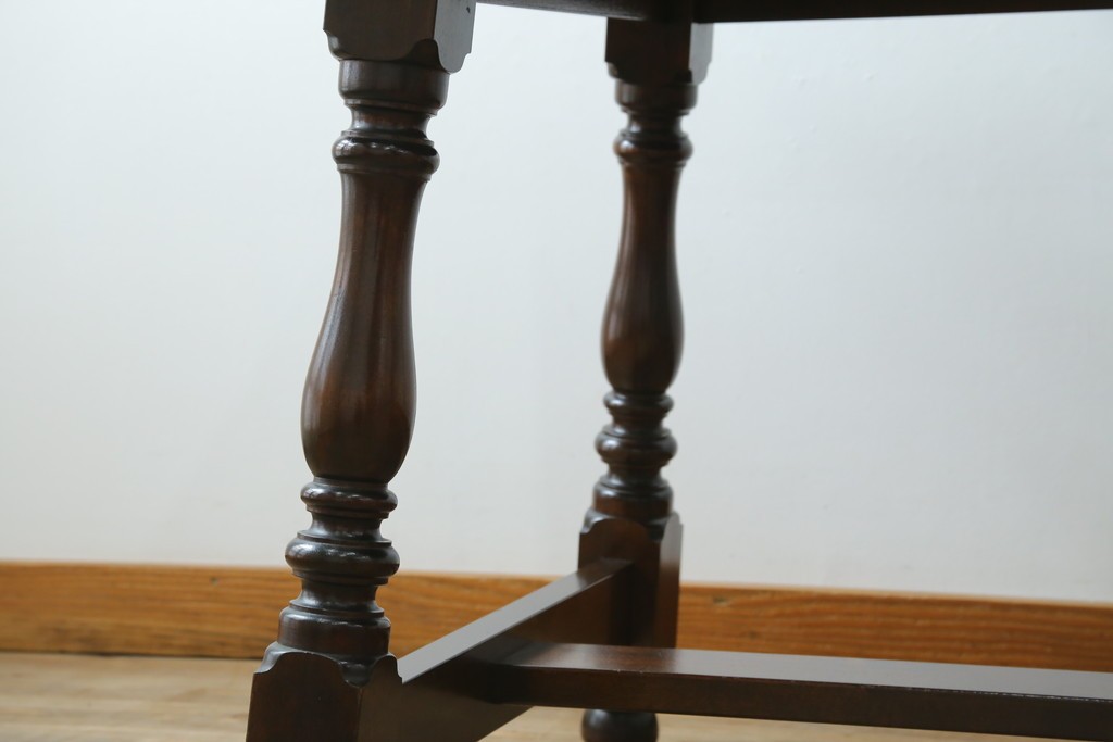 中古　松本民芸家具　F型食卓　クラシカルな脚のデザインが目を引くダイニングテーブル　定価約30万円　(R-083174)