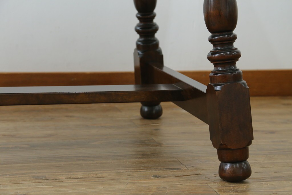 中古　松本民芸家具　F型食卓　クラシカルな脚のデザインが目を引くダイニングテーブル　定価約30万円　(R-083174)