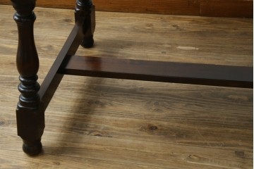 中古　松本民芸家具　F型食卓　クラシカルな脚のデザインが目を引くダイニングテーブル　定価約30万円　(R-083174)