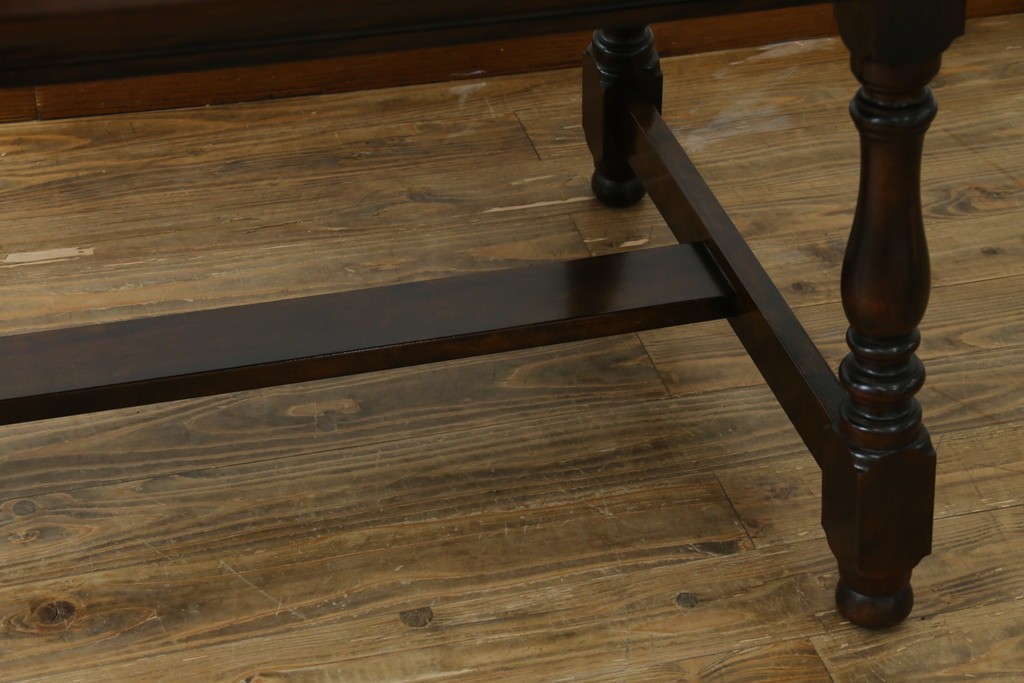 中古　松本民芸家具　F型食卓　クラシカルな脚のデザインが目を引くダイニングテーブル　定価約30万円　(R-083174)