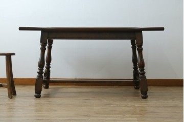 中古　松本民芸家具　F型食卓　クラシカルな脚のデザインが目を引くダイニングテーブル　定価約30万円　(R-083174)