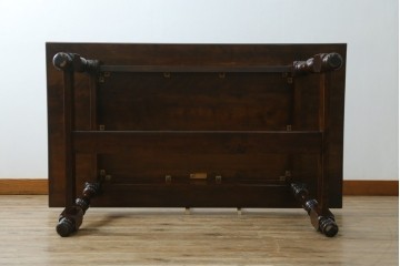 中古　松本民芸家具　F型食卓　クラシカルな脚のデザインが目を引くダイニングテーブル　定価約30万円　(R-083174)