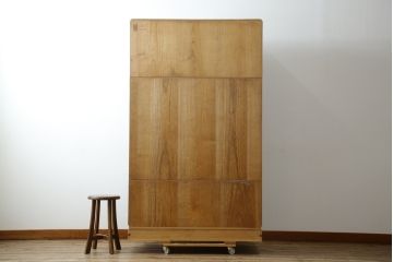 中古　高級品!!　特注デザイン　浮造り仕上げ　加藤隆康作　モダンな雰囲気漂う春日部総桐箪笥(並厚、四方丸、総桐たんす、衣装箪笥、収納箪笥、着物箪笥、引き出し、和箪笥)(R-083176)