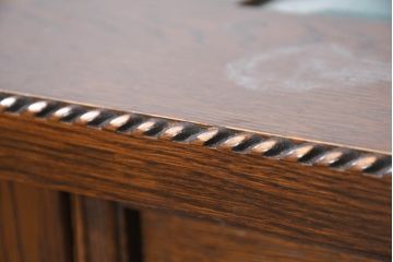 中古　美品　見せる収納!!　国産職人手作り品　上質な作り込みのガラスケース付きローテーブル(センターテーブル、リビングテーブル)(定価約30万円)(R-083177)